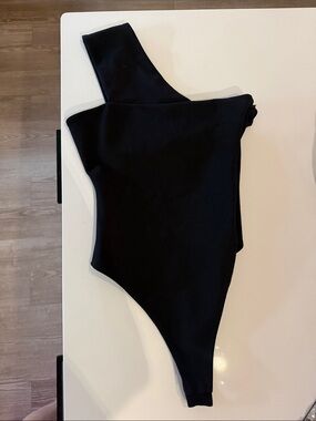 REVOLVE superdown ONE SHOULDER BODYSUIT black
